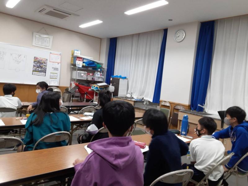 バスケットボール教室の座学のようす